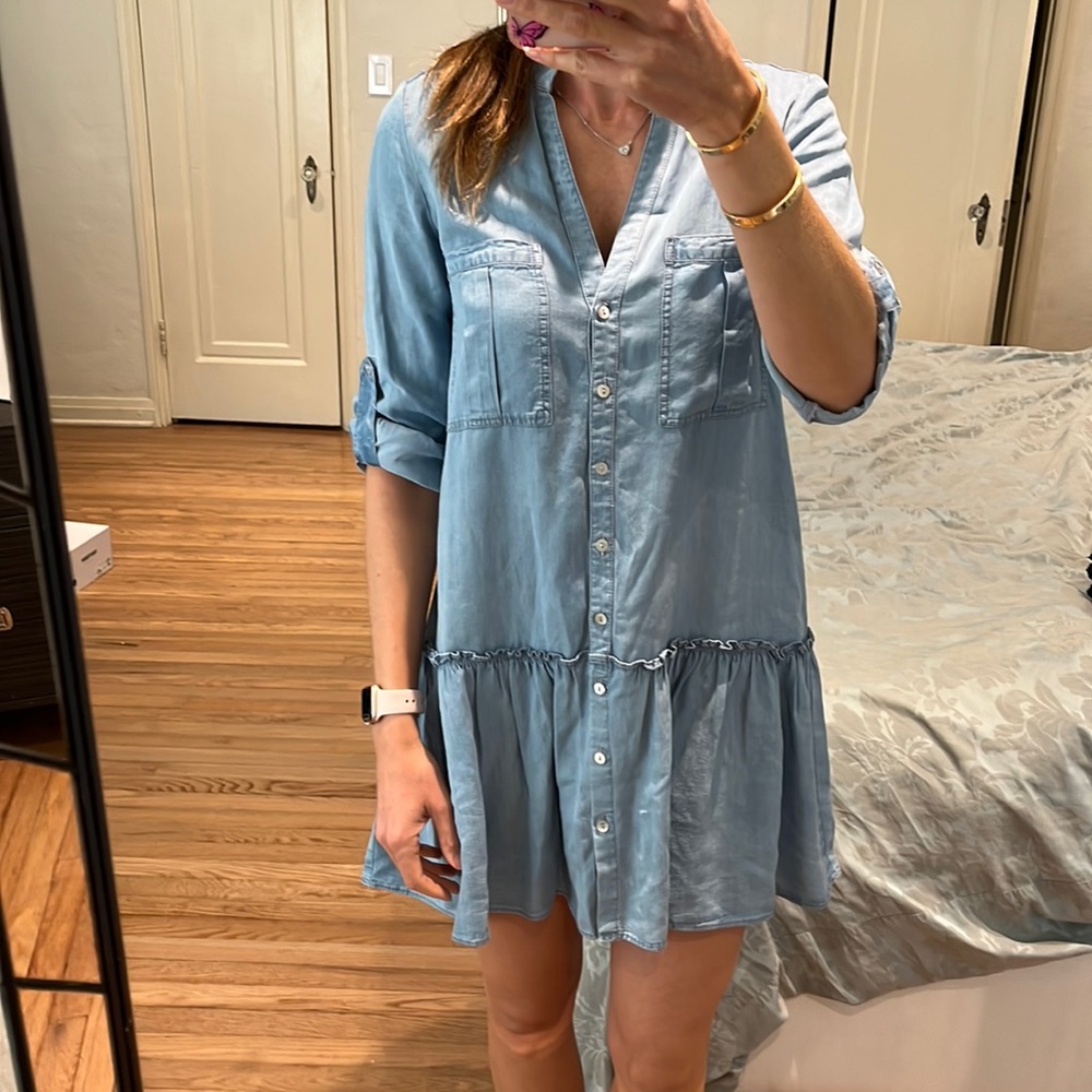 Zara babydoll dress. Size xs. Button down with pockets on each side of chest.